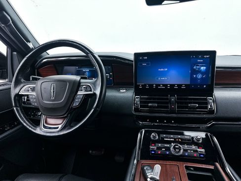 Used 2022 Lincoln Navigator L Reserve AWD/4WD image 5