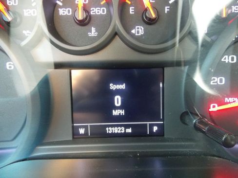 Used 2020 Chevrolet Silverado 1500 Custom w/ Custom Value Package RWD image 9