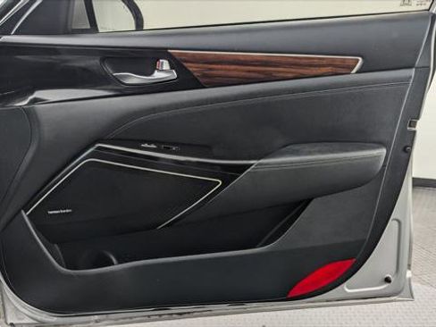 Used 2017 Kia Cadenza Premium w/ Luxury Package image 22