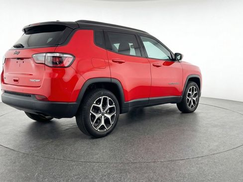 Used 2025 Jeep Compass Limited image 9