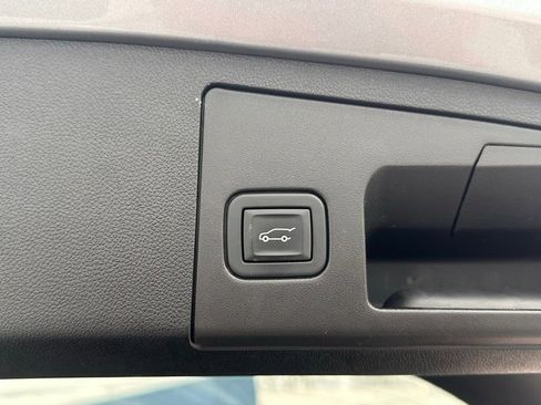 Used 2023 Cadillac XT4 Premium Luxury image 17