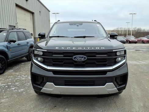 Certified 2025 Ford Expedition Platinum w/ Driver's Package image 2