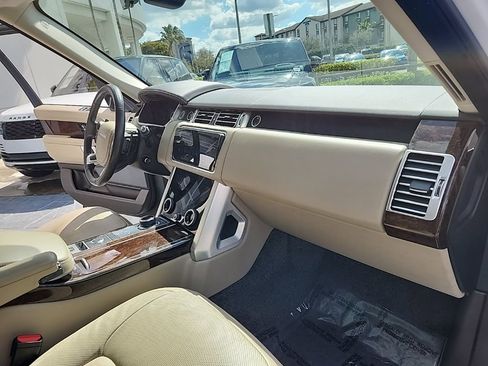 Used 2020 Land Rover Range Rover HSE image 24