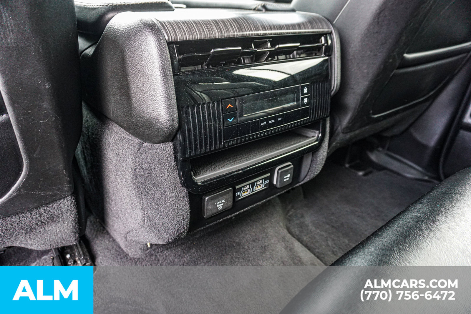 Used 2024 Jeep Wagoneer Series II w/ Flexible Seating Group RWD image 65