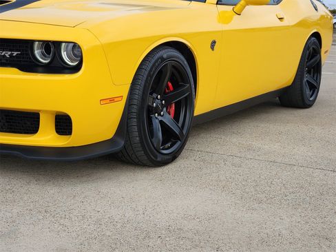 Used 2017 Dodge Challenger SRT Hellcat image 12