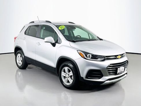 Used 2022 Chevrolet Trax LT w/ Driver Confidence Package AWD/4WD image 3