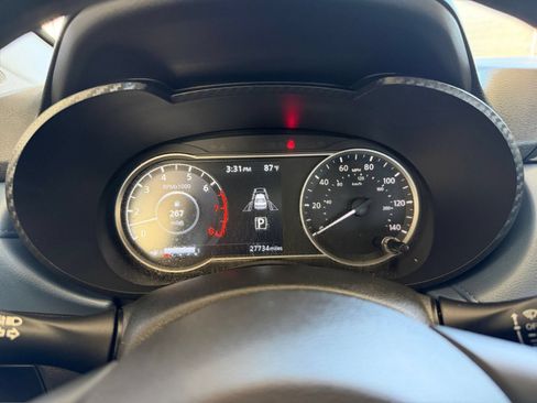 Used 2025 Nissan Versa SV FWD image 38