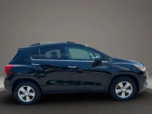 Used 2018 Chevrolet Trax LT w/ LT Convenience Package FWD image 4
