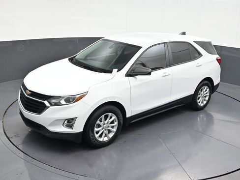 Used 2020 Chevrolet Equinox LS FWD image 17