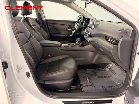 Used 2025 Nissan Sentra SR w/ SR Premium Package FWD image 34