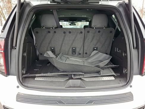 Used 2024 Chevrolet Tahoe Z71 w/ Luxury Package image 32