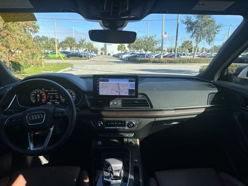 Used 2021 Audi Q5 Premium Plus w/ Premium Plus Package image 9
