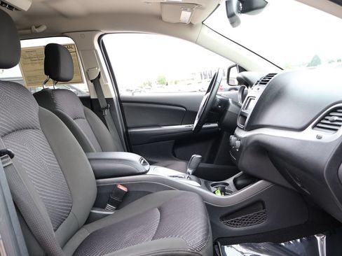 Used 2019 Dodge Journey SE w/ Premium Group FWD image 9