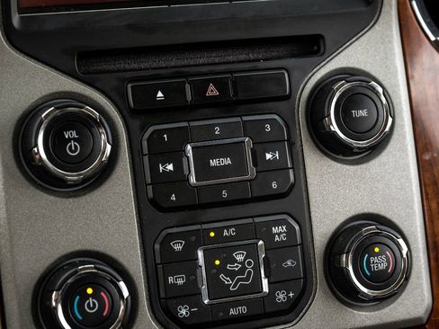 Used 2016 Ford F450 King Ranch w/ FX4 Off Road Package AWD/4WD image 27