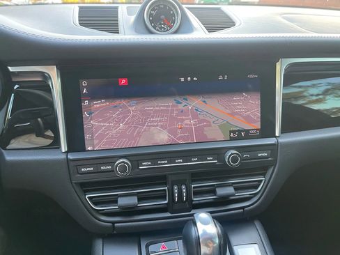 Used 2020 Porsche Macan image 18