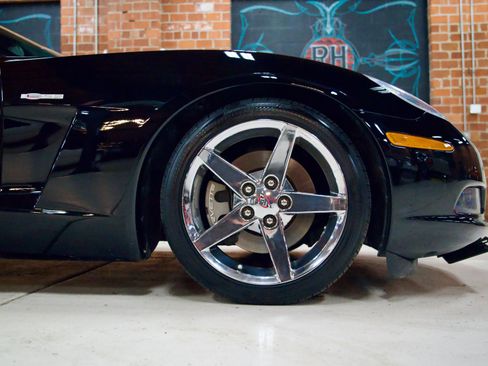 Used 2005 Chevrolet Corvette Convertible w/ Preferred Equipment Group image 11