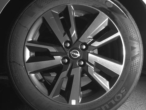 Used 2025 Nissan Versa SV image 14