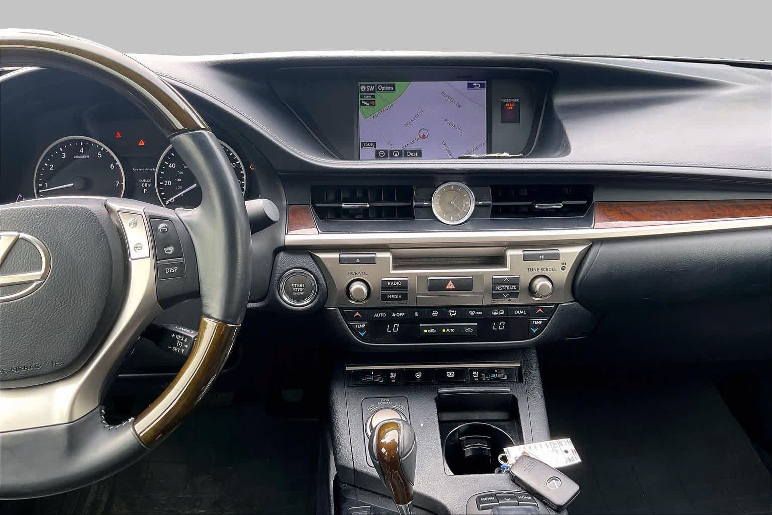 Used 2015 Lexus ES 350 w/ Luxury Package FWD image 7