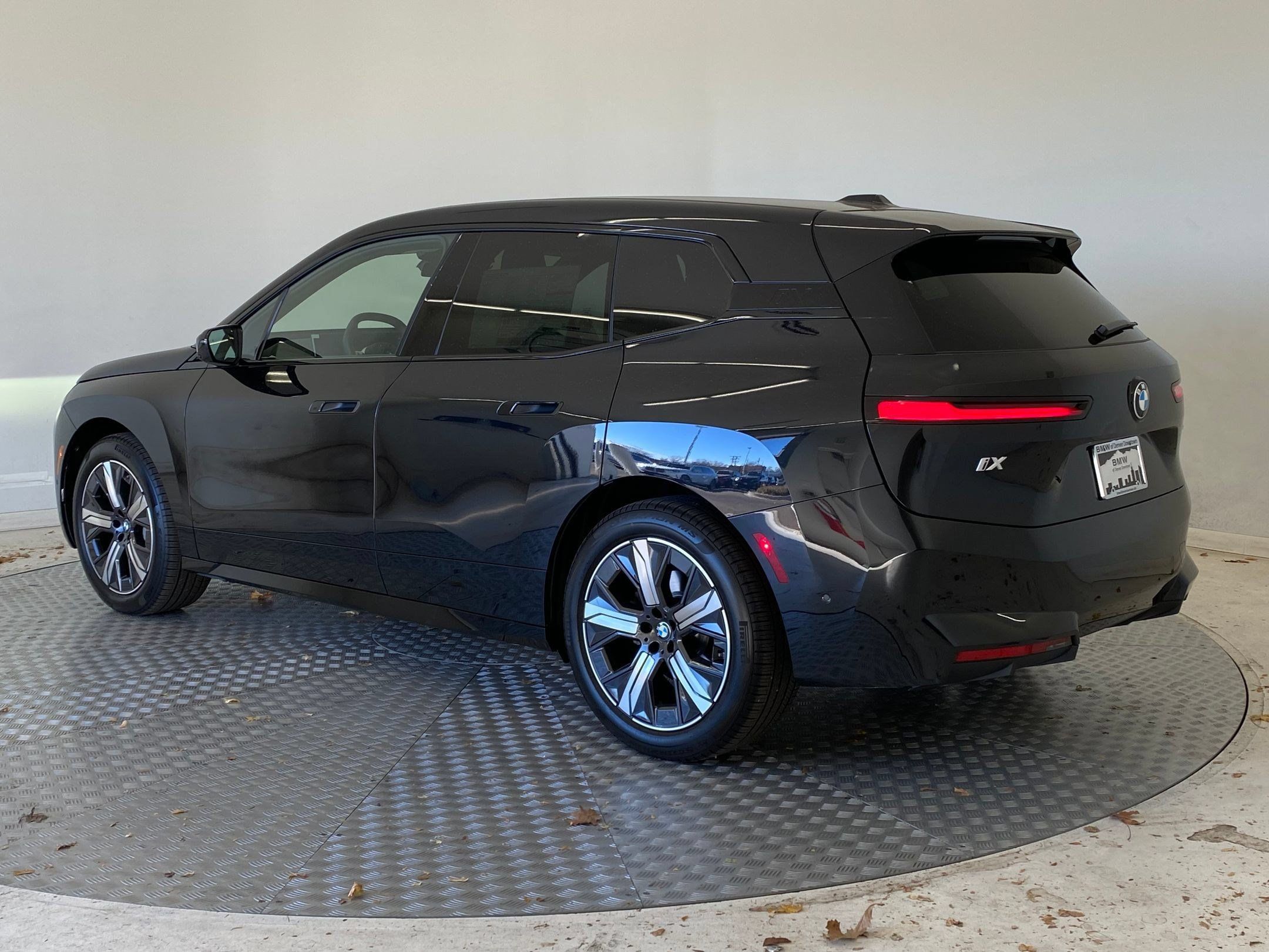 Used 2026 BMW iX xDrive45 AWD/4WD image 3