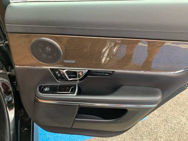 Used 2019 Jaguar XJ Supercharged RWD image 22