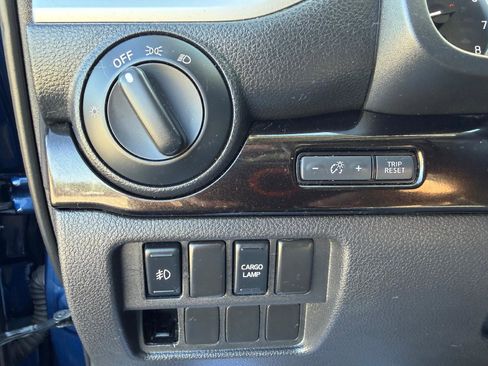 Used 2019 Nissan Titan SV AWD/4WD image 28