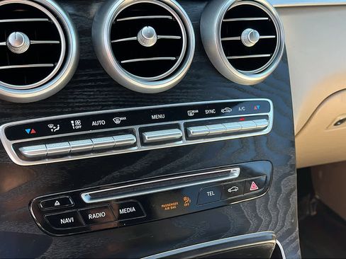 Used 2018 Mercedes-Benz GLC 300 4MATIC image 17