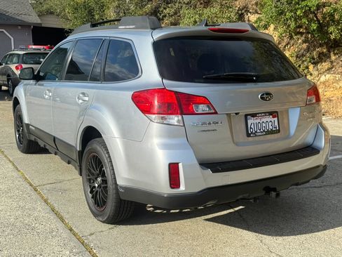 Used 2012 Subaru Outback 3.6R Limited AWD/4WD image 5