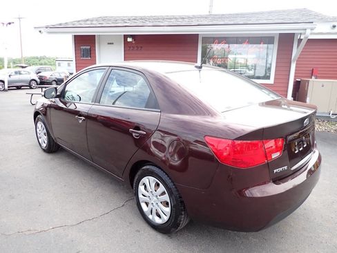 Used 2010 Kia Forte EX FWD image 4