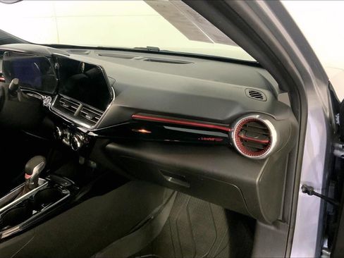 Used 2024 Chevrolet Trax RS w/ Driver Confidence Package FWD image 17