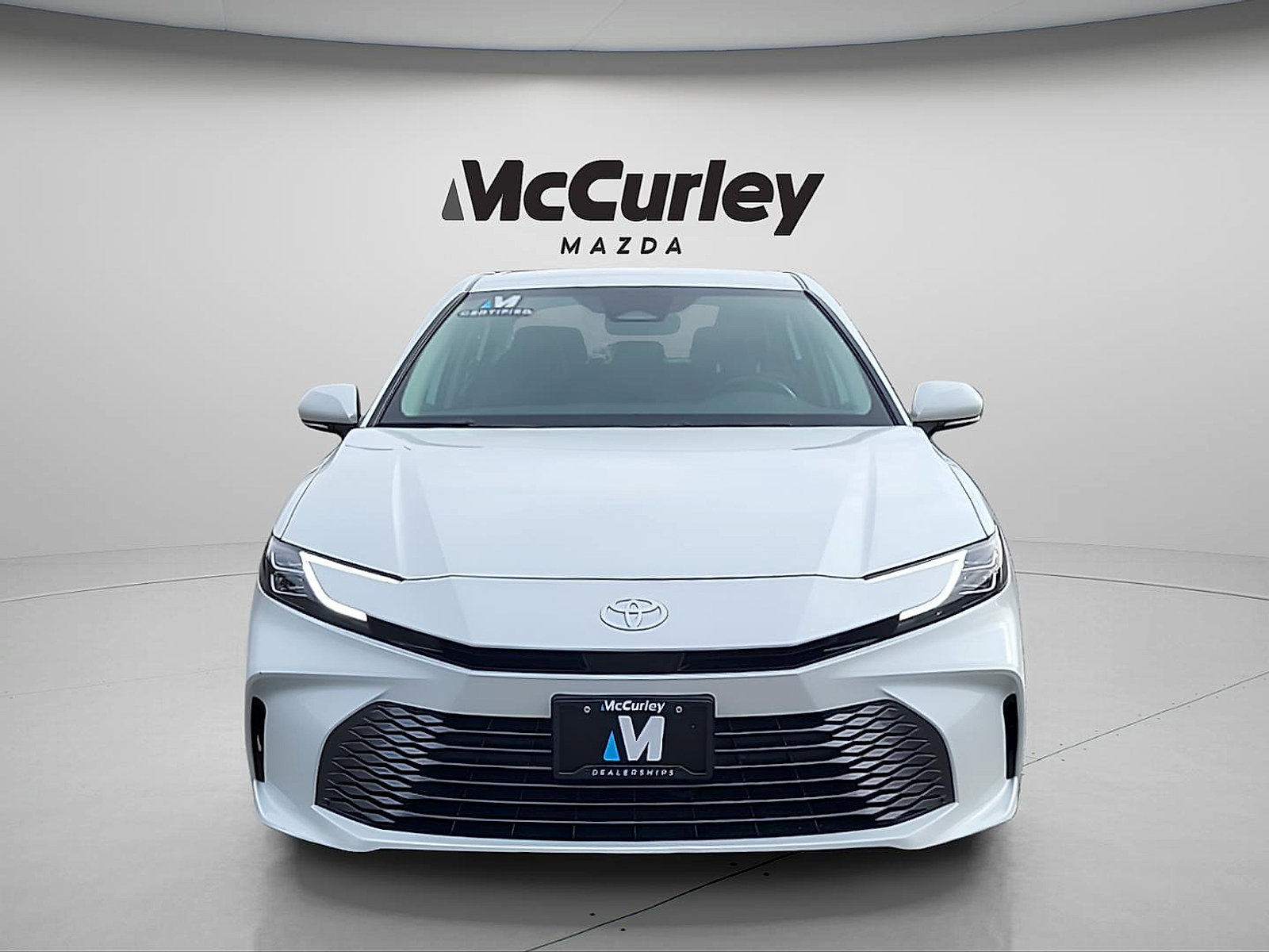 Used 2025 Toyota Camry XLE FWD image 2