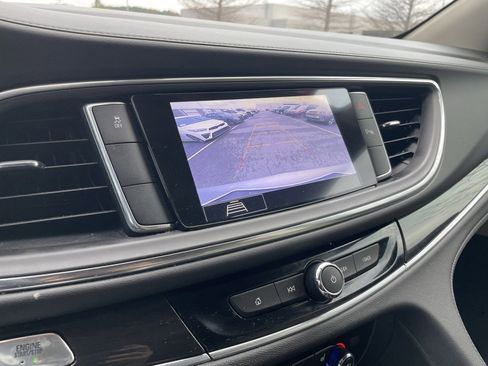 Used 2021 Buick Enclave Essence image 17