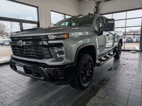 Used 2025 Chevrolet Silverado 2500 Custom w/ Custom Value Package image 6