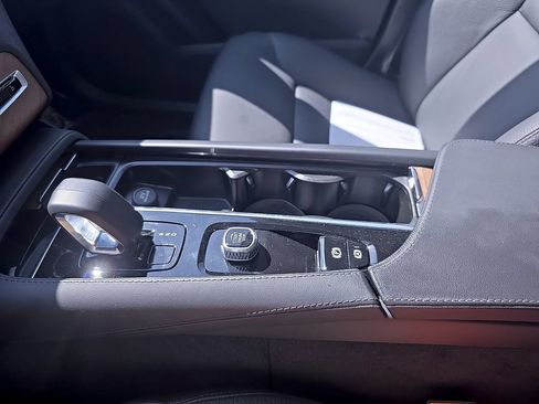 Certified 2025 Volvo XC90 B6 Plus AWD/4WD image 35