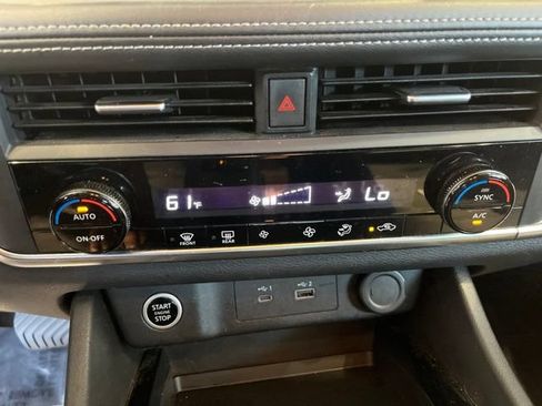Used 2023 Nissan Rogue SV FWD image 15