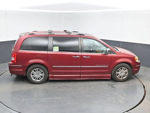 Used 2010 Chrysler Town & Country Limited FWD image 28