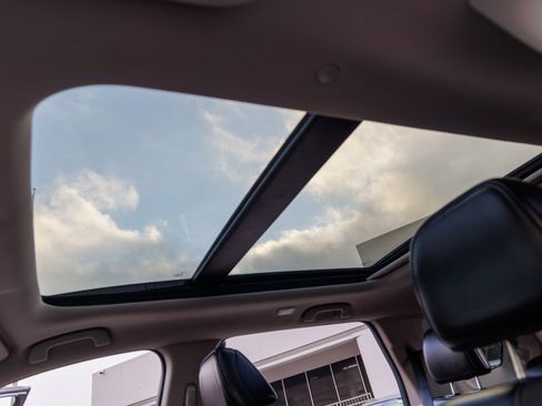 Used 2024 Honda Pilot Touring image 29