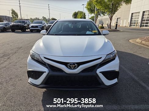 Used 2023 Toyota Camry SE FWD image 2