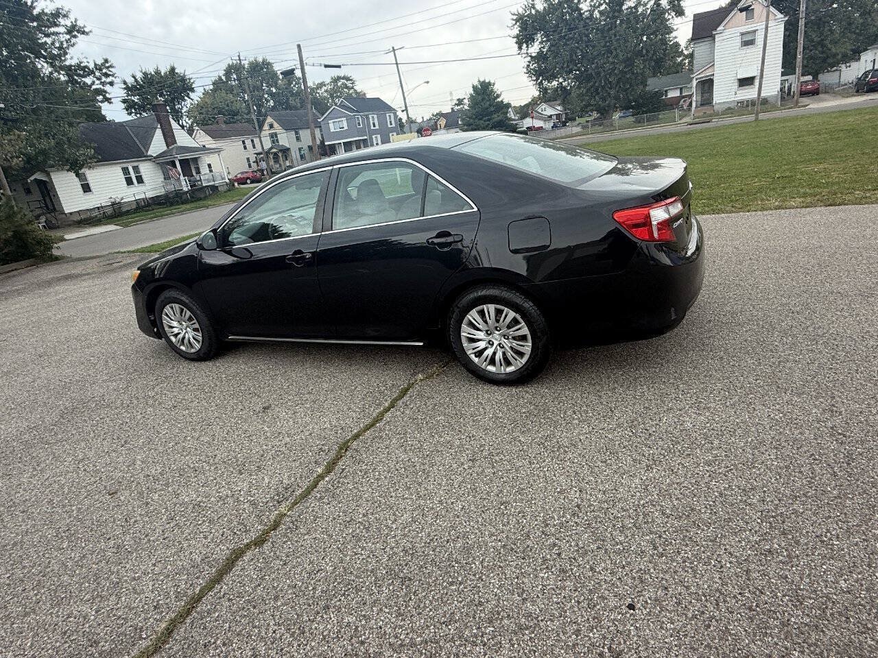 Used 2012 Toyota Camry LE FWD image 2