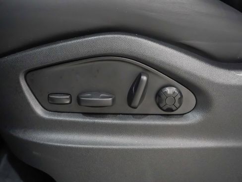 Certified 2025 Porsche Cayenne S image 24