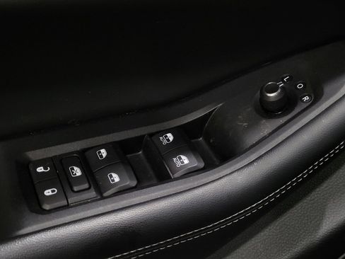 Used 2023 Jeep Grand Cherokee Laredo w/ Luxury Tech Group I image 27