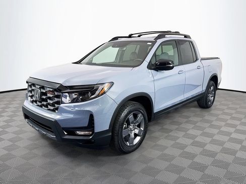 Used 2024 Honda Ridgeline TrailSport image 3