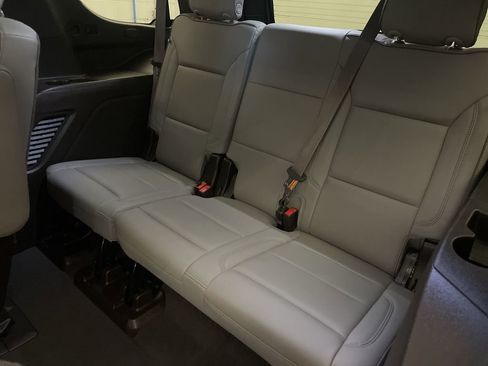 Used 2022 GMC Yukon SLT w/ SLT Premium Package AWD/4WD image 32
