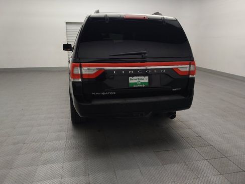 Used 2016 Lincoln Navigator Select RWD image 6