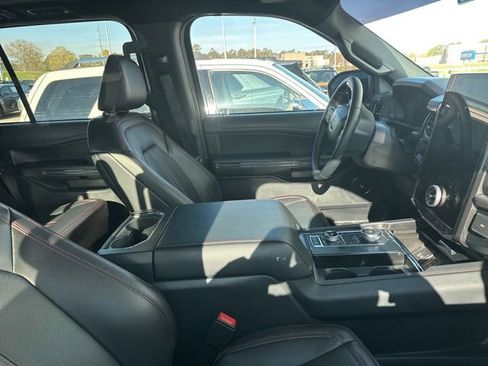 Used 2024 Ford Expedition Limited image 19