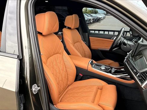 Used 2024 BMW X7 xDrive40i w/ M Sport Package AWD/4WD image 9
