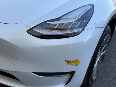 Used 2022 Tesla Model Y Long Range image 34