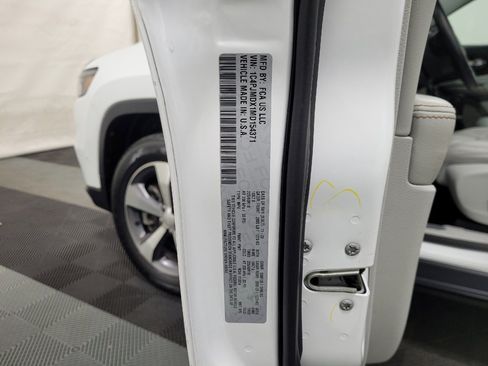 Used 2021 Jeep Cherokee Limited AWD/4WD image 33