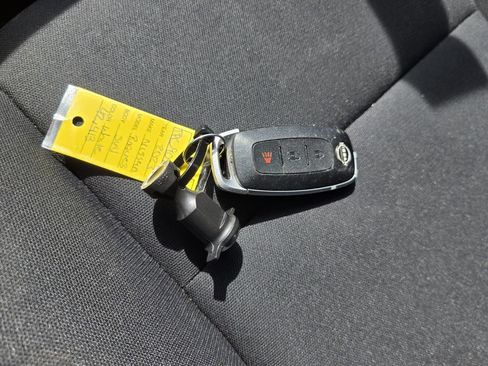 Used 2023 Nissan Rogue S FWD image 17