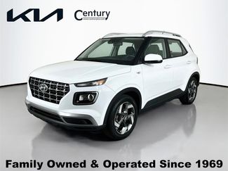 Used 2023 Hyundai Venue SEL video 1