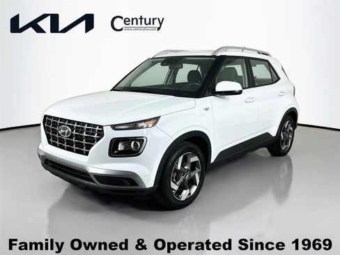 Used 2023 Hyundai Venue SEL image 1